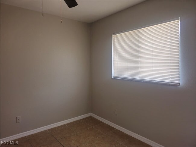 Building Photo - 331 NE 24th Ave