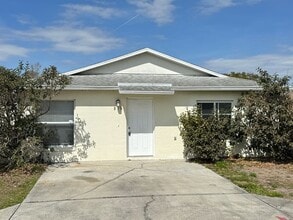 Building Photo - Beautiful 3/2 Duplex in St. Cloud