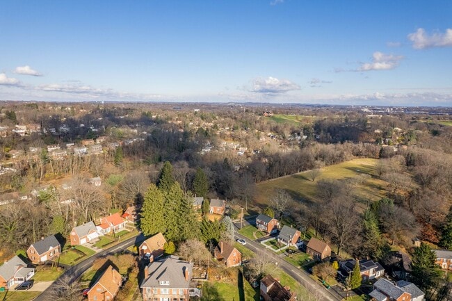 Building Photo - Move in TODAY! Check out this beautifully RENOVATED 3 bedroom in CHURCHILL!