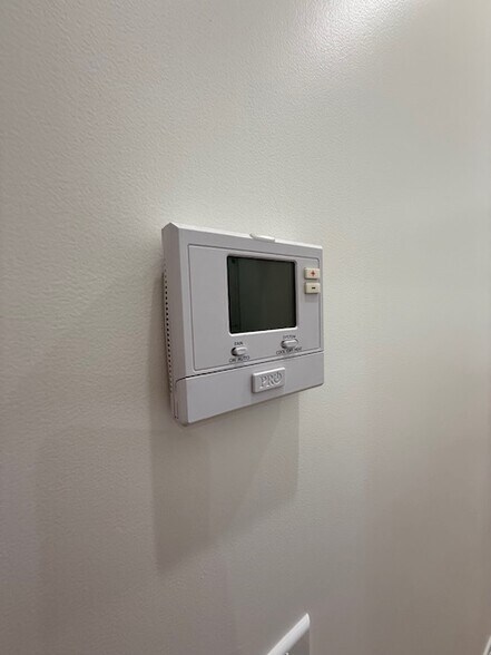 Building Photo - 8636 Aqueduct Ave