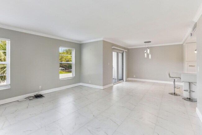 Building Photo - 950 Ponce De Leon Rd