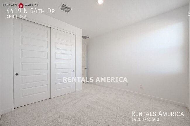 Building Photo - Gorgeous Open-Concept 4-Bedroom Home in a ...