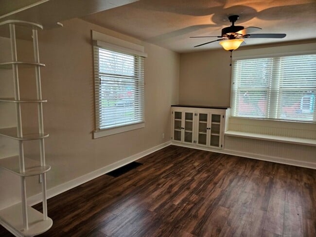 Building Photo - 4Bd/1Ba two story home - For viewing