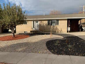 Building Photo - Cozy 4 bedroom 2 bath home in Woods Cross