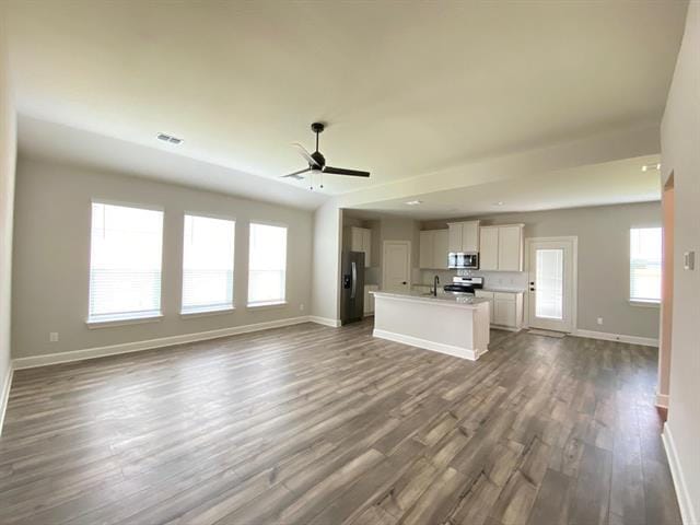 Building Photo - 700 Springhill Dr