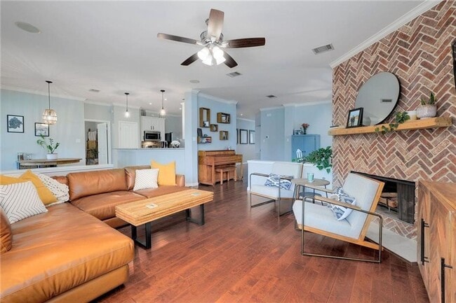 Building Photo - 1705 Azalea Dr