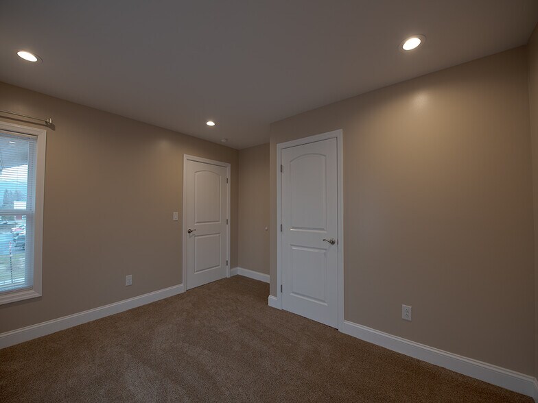 Building Photo - 43 E Bald Eagle St