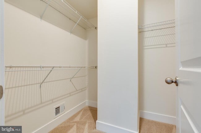 Building Photo - 2546 Buckthorn Dr