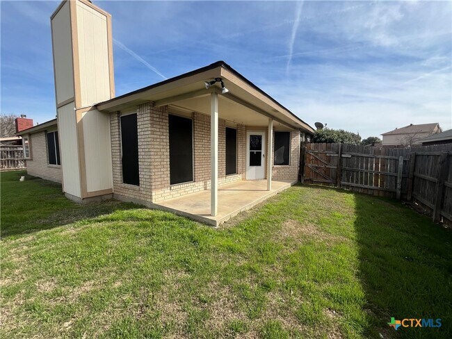Building Photo - 2523 Creek Dr