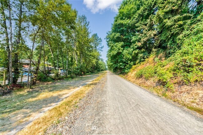 Building Photo - 11058 NE 33rd Pl