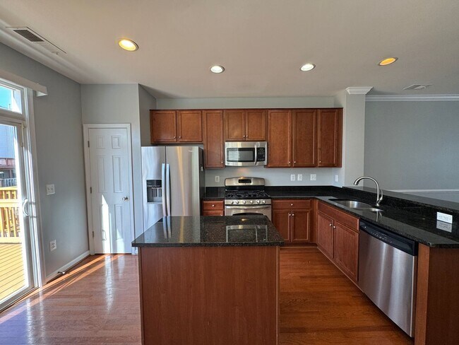 Building Photo - Stunning 3 Bed 3.5 Bath End Unit Townhome In Powells Run Village