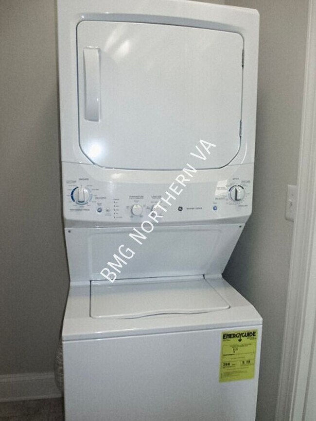 Building Photo - 24688 Hutchinson Farm Dr