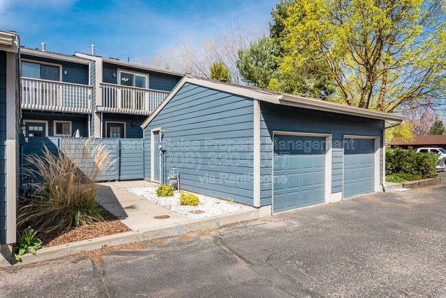 Building Photo - 3039 S Cantrell Ln