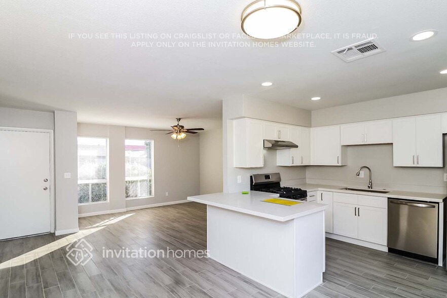 Building Photo - 2130 W Danbury Dr