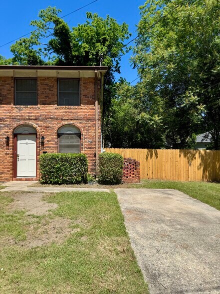 Building Photo - 158 Kenmore Pl