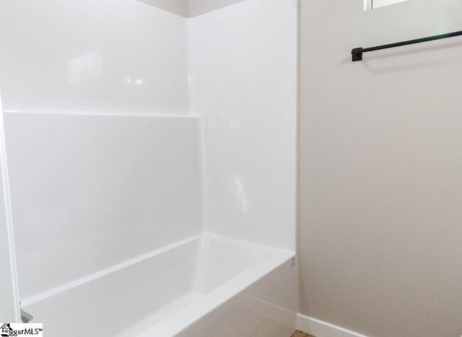 Building Photo - 405 E Hampton Ave