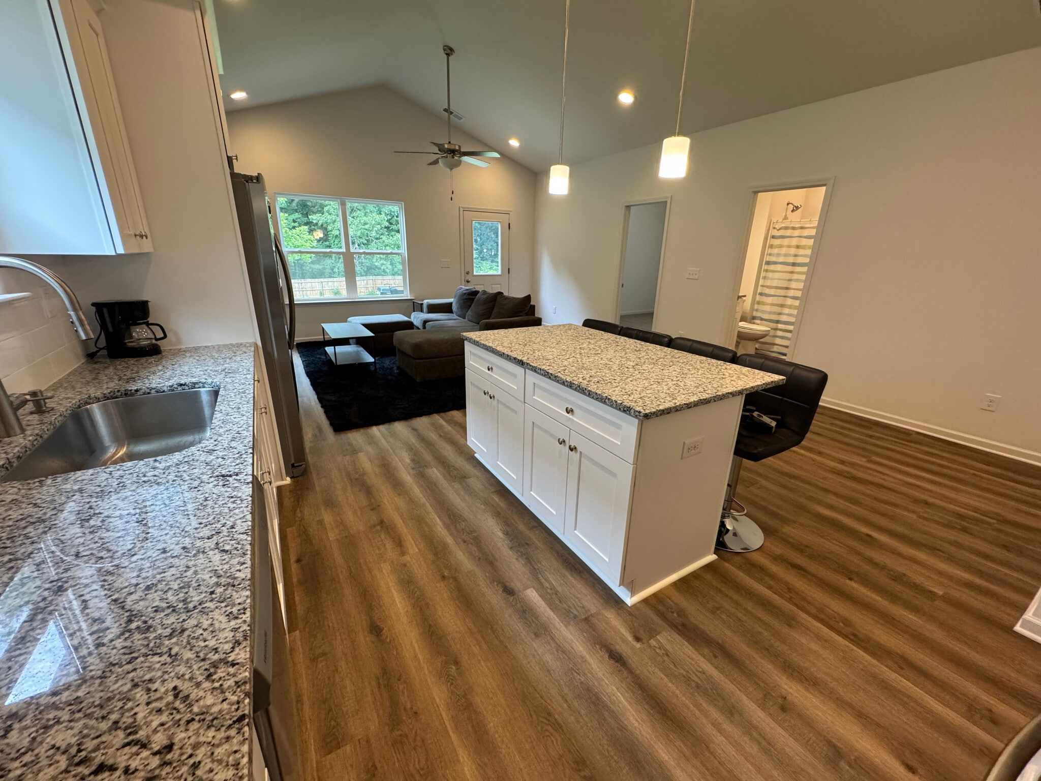 Building Photo - Room in Single Family Home on Oakwood Rd