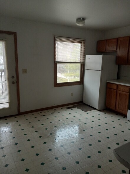 Building Photo - 612 Elk St