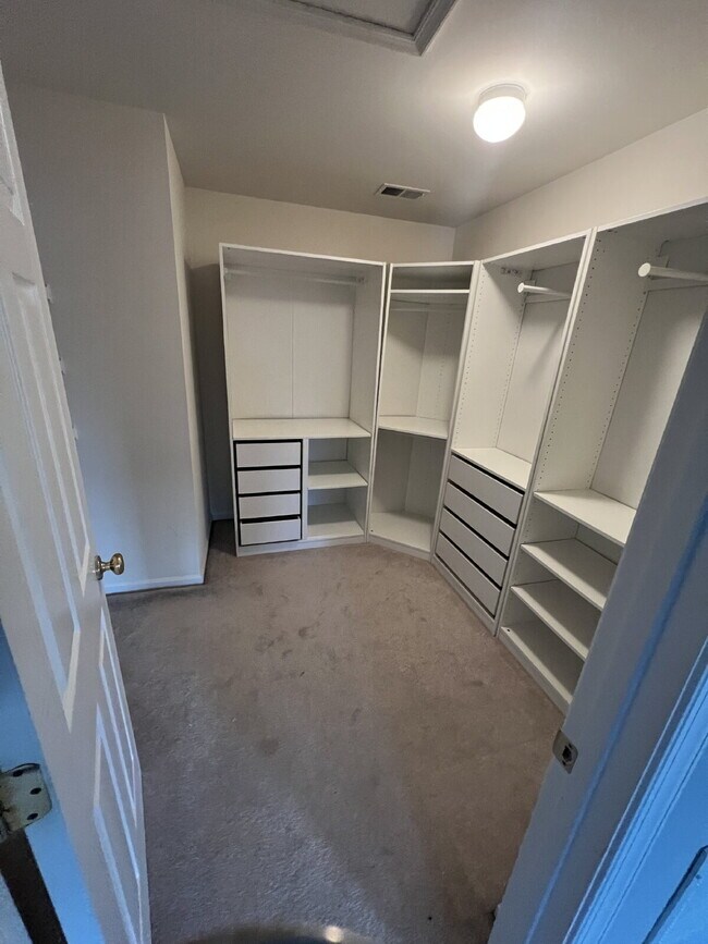 Building Photo - Move-in Special: HALF OFF off of the first month's rent! Stunning 4-5 Bedroom Home for Rent in En...