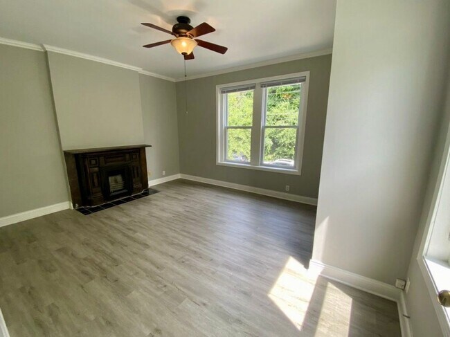 Building Photo - 6 Bed/2.5 Bath Mins. From UC $775/pp ($4,6...