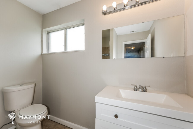 Building Photo - Comfortable 3-Bedroom Brick Home