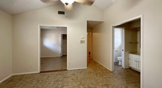 Building Photo - 3/2 in Northern Hills!!!