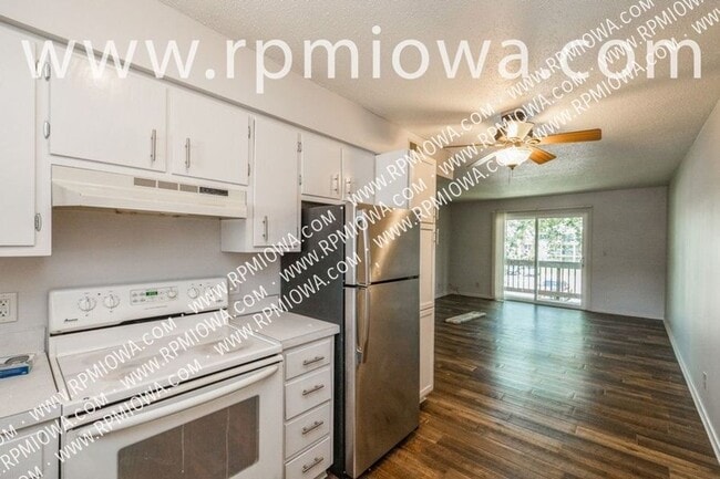 Building Photo - 2056 NW Hickory Ln