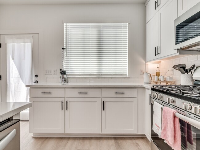 Building Photo - 1640 N Leverett Ave