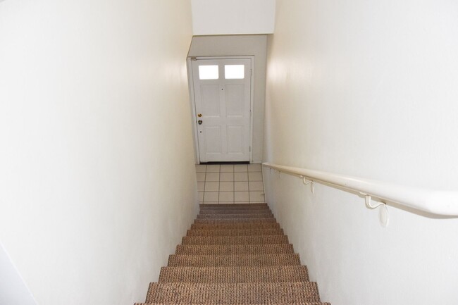 Building Photo - 8215 E White Oak Ridge