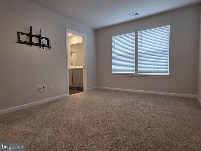 Building Photo - 71 Filbert Dr