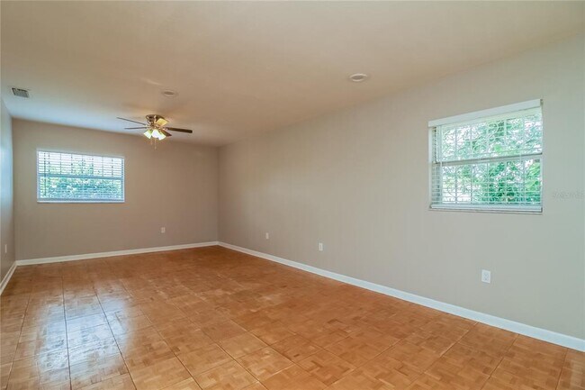 Building Photo - 804 Greenbriar Dr