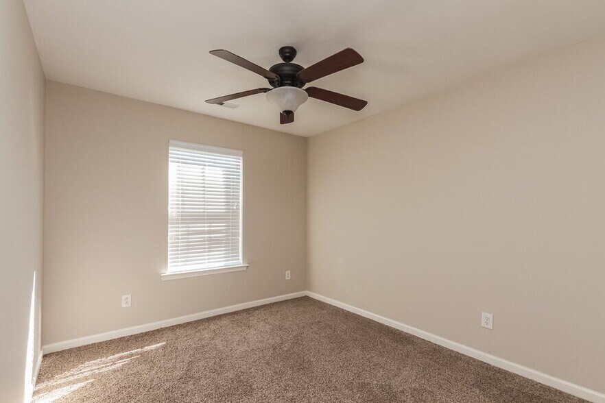 Building Photo - 3412 Market View Dr