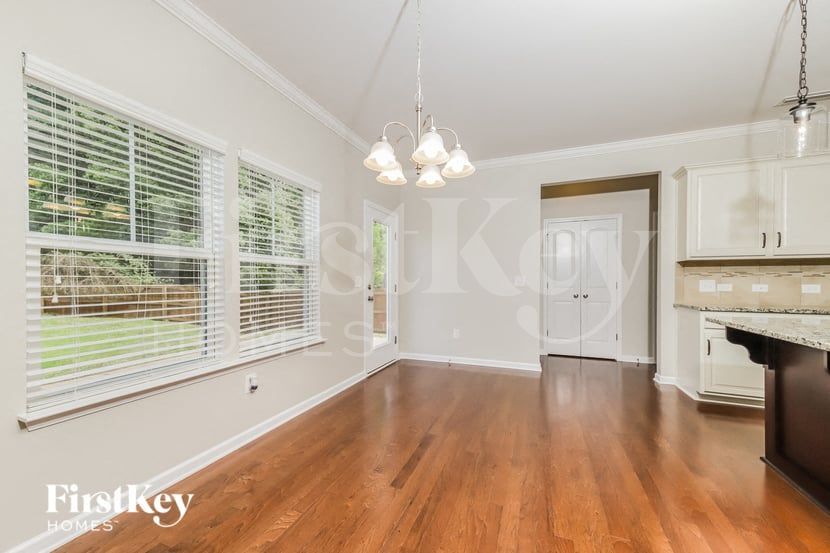 Building Photo - 1205 Quail Heights Dr