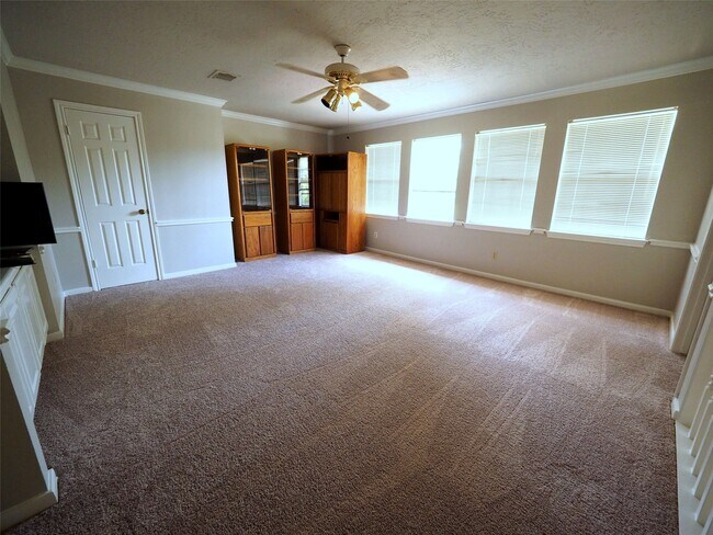 Building Photo - 15122 Greenleaf Ln