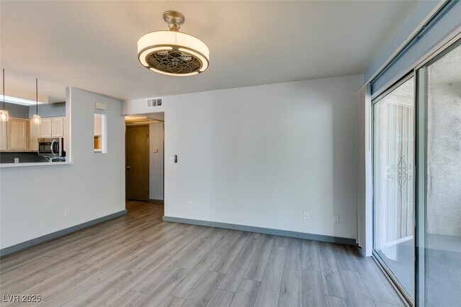 Building Photo - 3168 Tarpon Dr