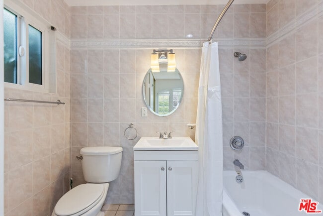 Building Photo - 459 S Bundy Dr