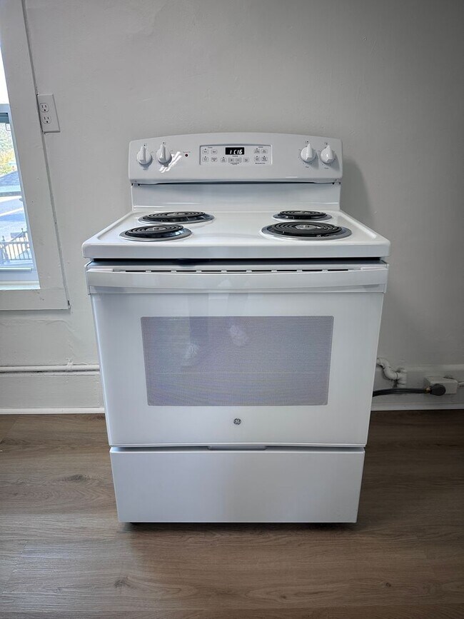 Building Photo - 303 Weston Ave