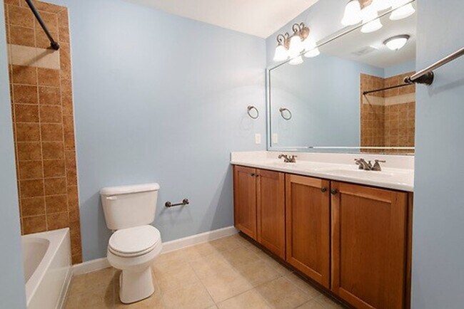 Building Photo - Gorgeous 3 Bedroom 2.5 Bathroom Townhome- Located in Stone Creek Village, Cary! Available August ...