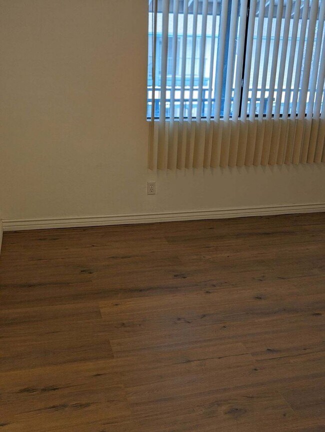 Building Photo - 3200 S Litzler Dr