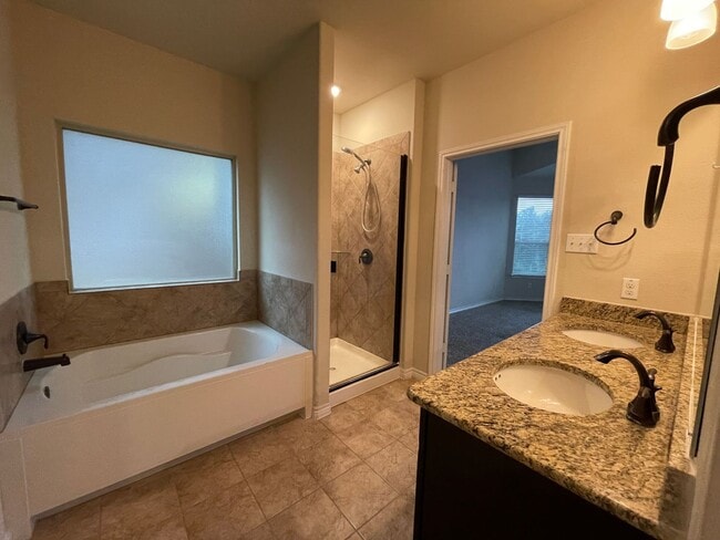 Building Photo - 3240 Valentino Dr