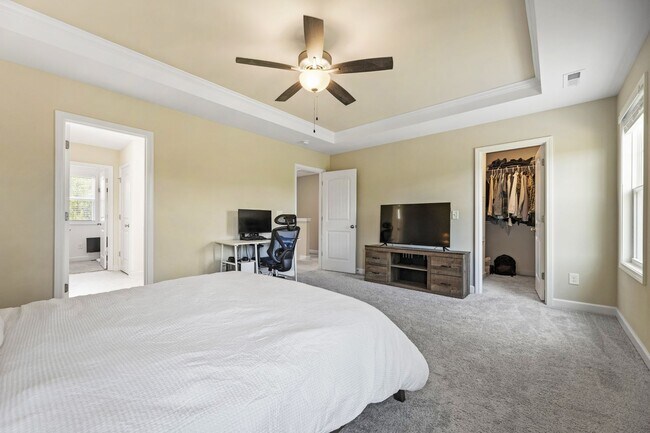 Building Photo - Elegant Home in Oyster Landing
