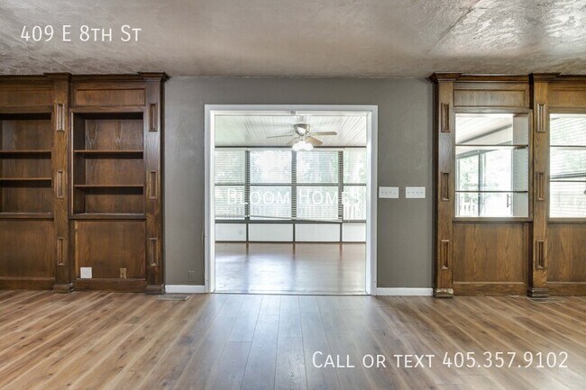 Building Photo - 409 E 8th St