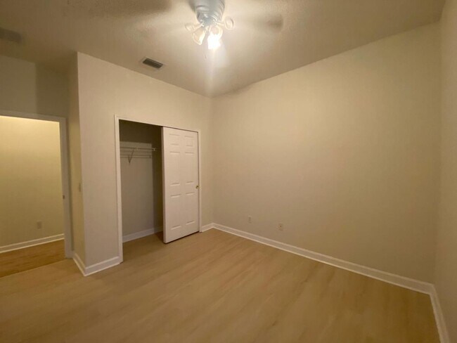 Building Photo - Your Dream Home Awaits! 5 bedroom 3 bath Single Family HOME!!