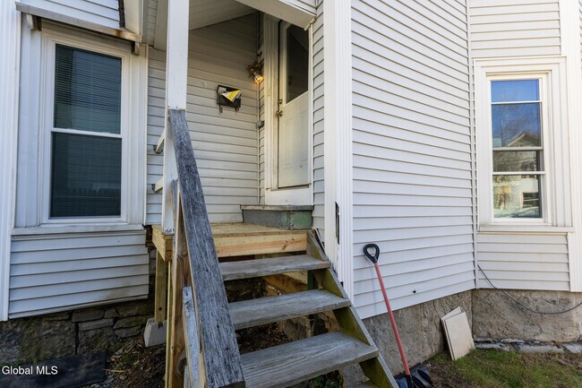 Building Photo - 104 Lawrence St
