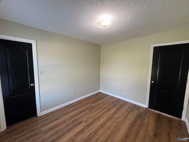 Building Photo - 115 Sleepy Hollow Ln