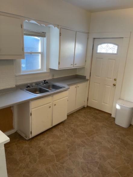 Building Photo - 615 N 59th Ave W