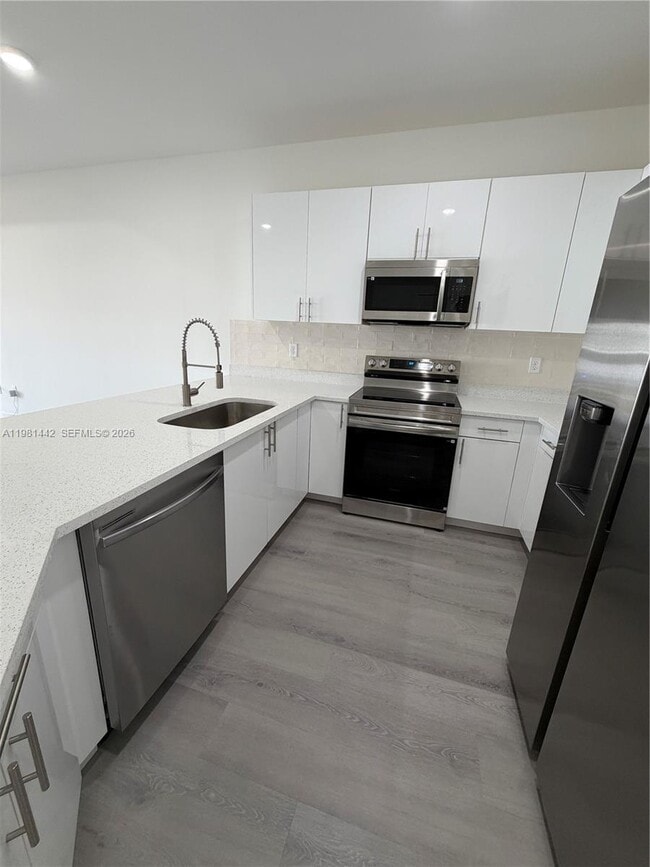 Building Photo - 721 Ivan Ave S