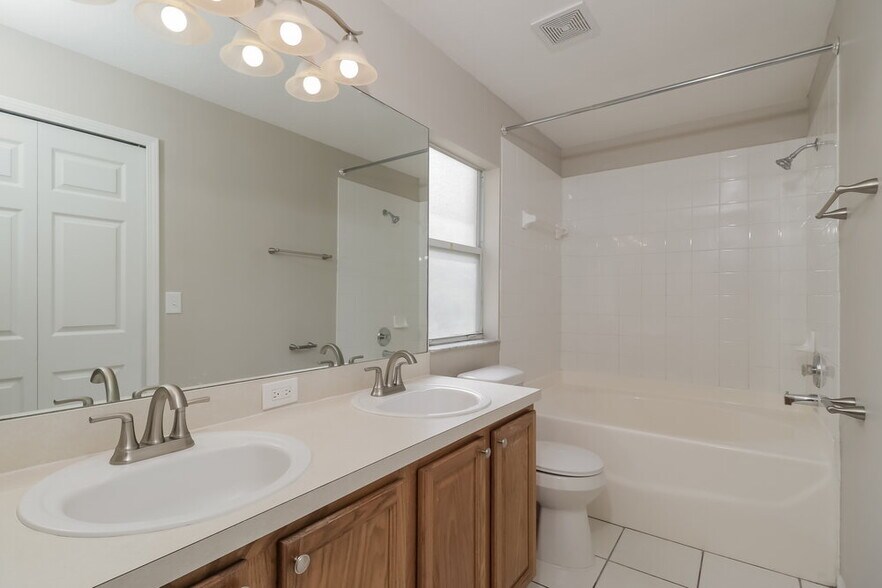 Building Photo - 30511 Midtown Ct