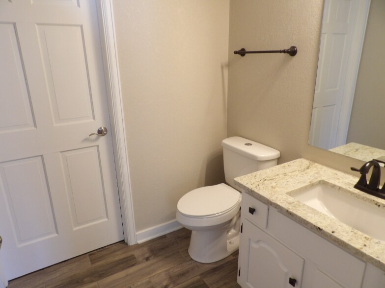 Building Photo - 2455 Stoneridge Dr