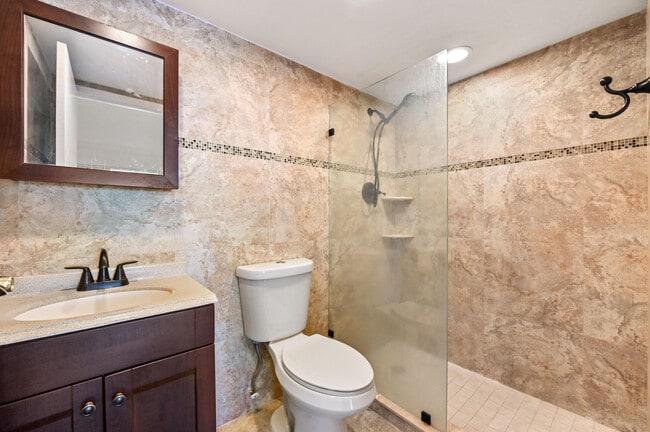 Building Photo - 538 Monaco Way